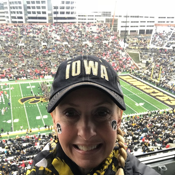 Meet your Posher, Jennifer - Picture 1 of 1